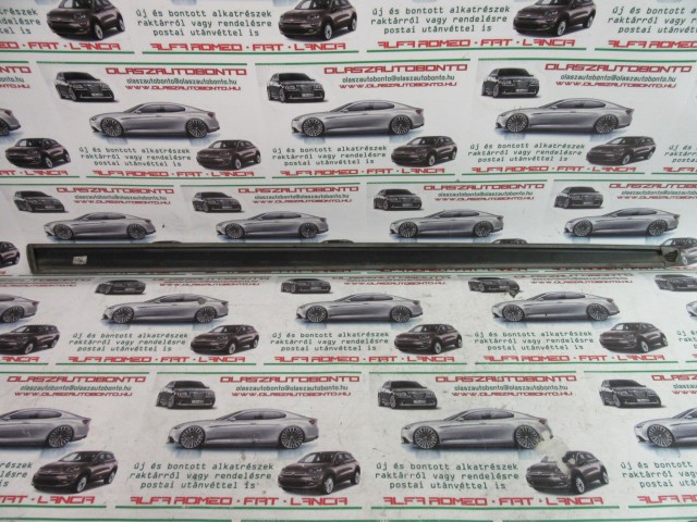 Fiat 500 735426211 számú, sötét kék színű, bal első díszcsík