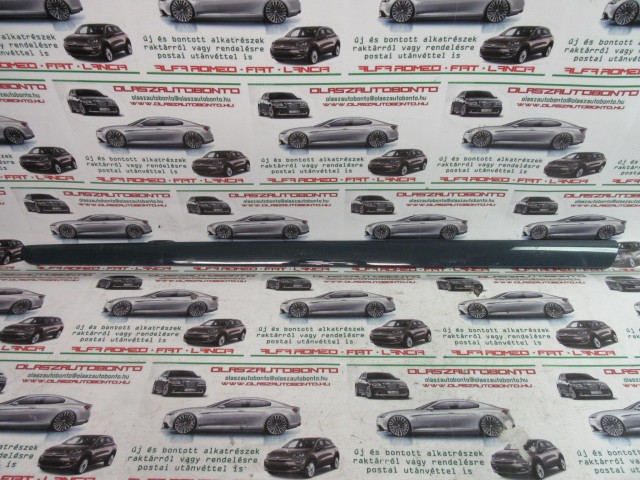 Fiat 500 735426211 számú, sötét kék színű, bal első díszcsík