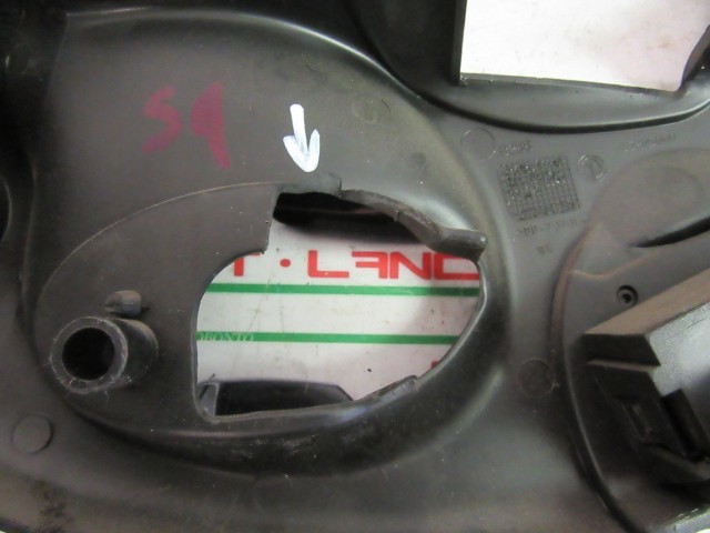 Fiat Multipla II. 735205000 számú, bal hátsó ajtóbehúzó a képen látható sérüléssel