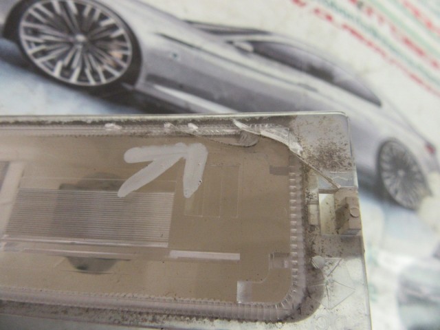 Lancia Voyager rendszámtábla világítás a képen látható sérüléssel