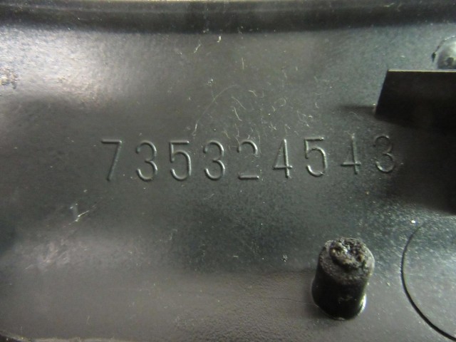 Fiat Idea/Lancia Musa 735324543 számú, váltókulissza körülötti közép konzol