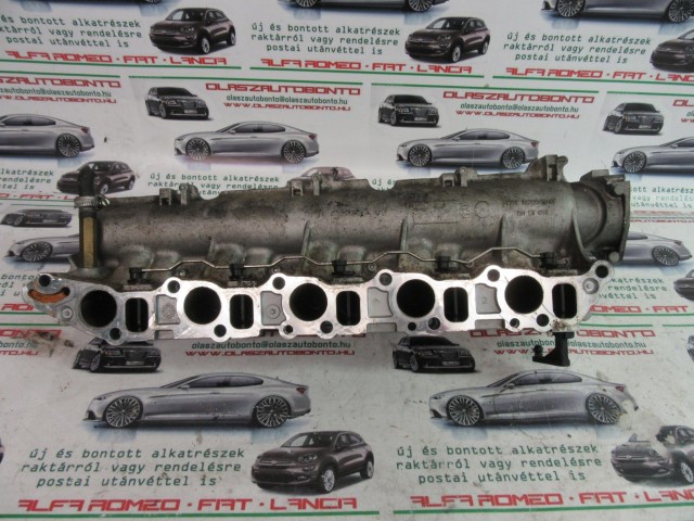 Alfa Romeo 159 2,4 Jtd 20v, 55210198 számú szívócsonk a képen látható sérüléssel