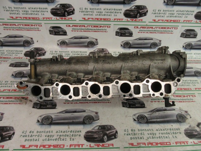 Alfa Romeo 159 2,4 Jtd 20v, 55210198 számú szívócsonk a képen látható sérüléssel