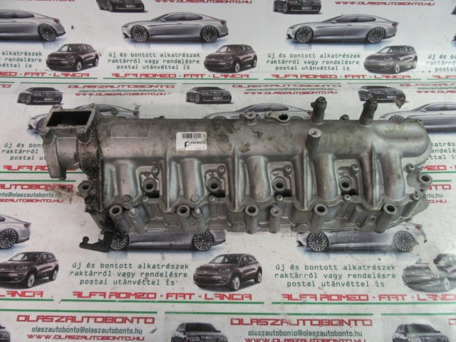 Alfa Romeo 159 2,4 Jtd 20v, 55210198 számú szívócsonk a képen látható sérüléssel