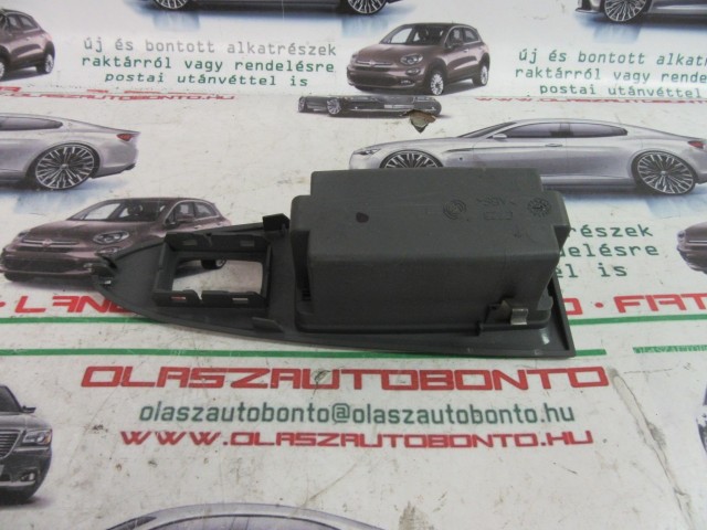 Fiat Croma szürke színű, jobb első ablakemelő kapcsoló tartó