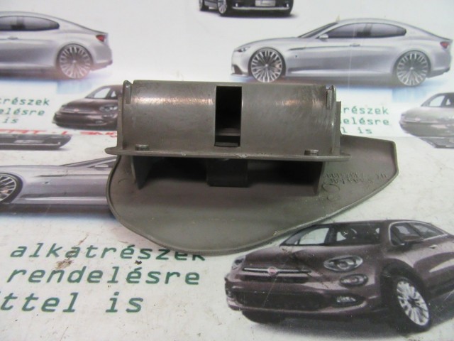 Fiat Multipla I. 735241909 számú, jobb oldali hamutartó