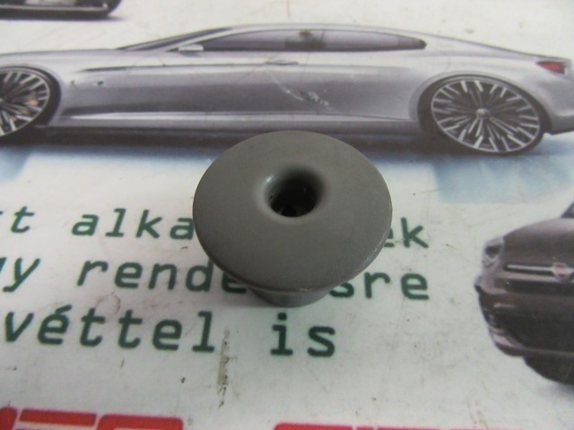 Fiat Multipla I. szürke színű ajtókárpit csavar helyettesítő