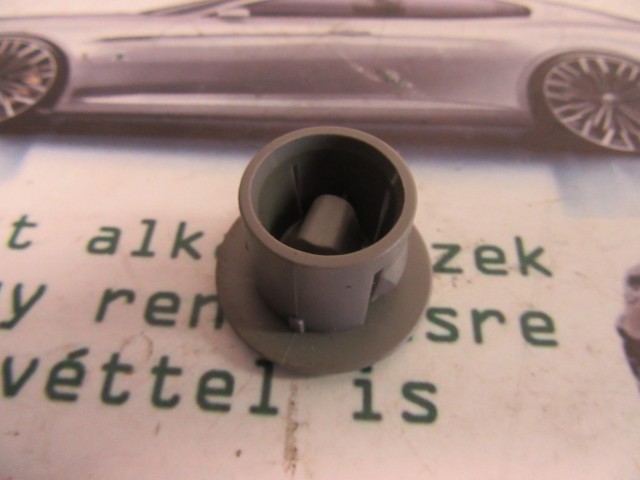 Fiat Multipla I. szürke színű ajtókárpit csavar helyettesítő