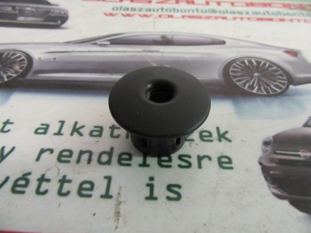 Fiat Multipla II. fekete színű ajtókárpit csavar helyettesítő