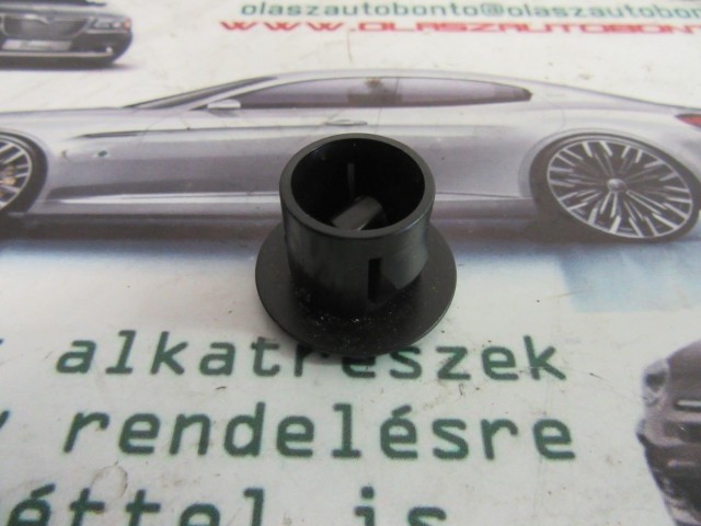 Fiat Multipla II. fekete színű ajtókárpit csavar helyettesítő