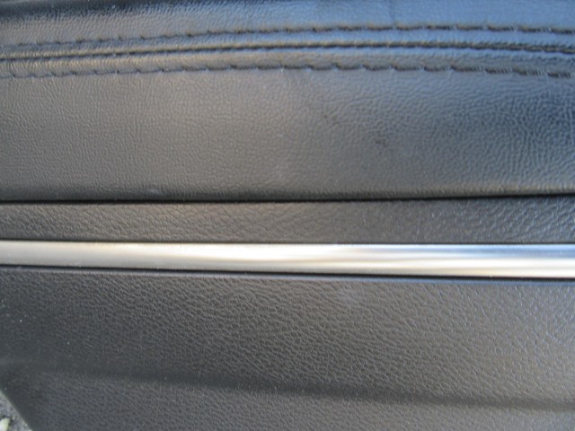  Kárpit53721 Lancia Thema fekete színű, bőr, bal hátsó ajtókárpit