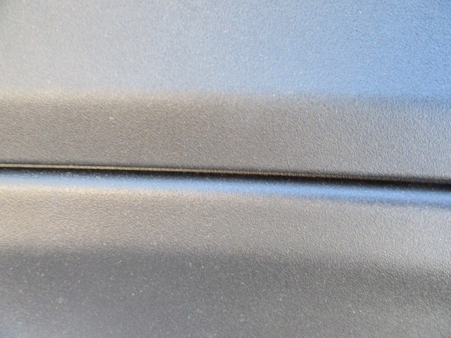 53852 Fiat 500X fekete színű, műanyag, bal hátsó ajtókárpit