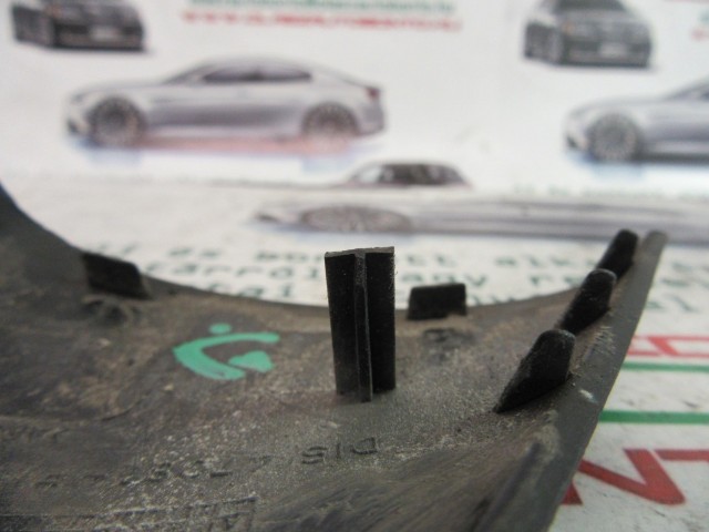 Fiat Grande Punto jobb oldali tükör csavar takaró a képen látható sérüléssel