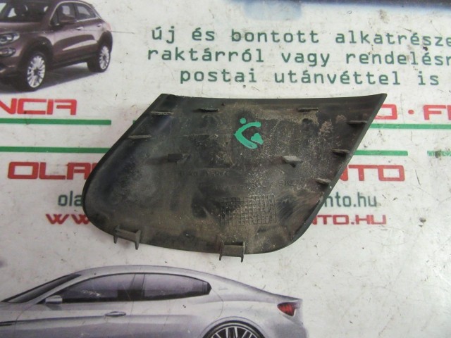 Fiat Grande Punto jobb oldali tükör csavar takaró a képen látható sérüléssel