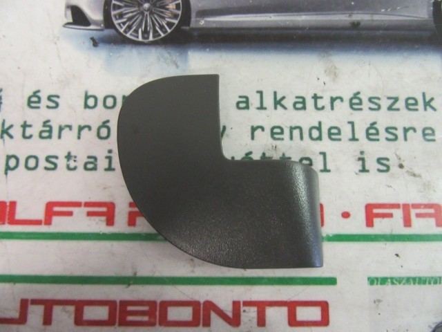 Fiat Panda II. 735298241 számú, jobb első és hátsó kárpit csavar takaró
