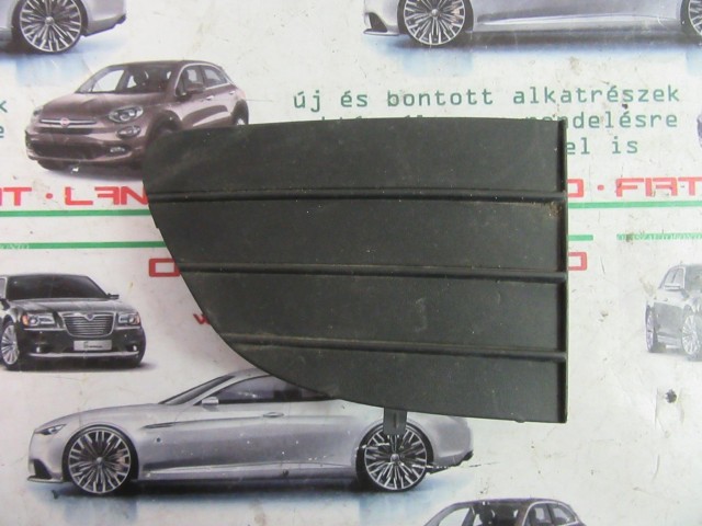 Fiat Grande Punto 735500130 számú, jobb oldali ködlámpa takaró