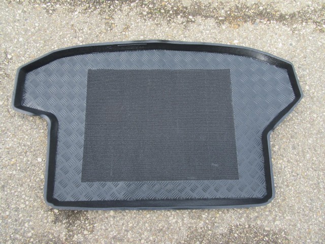 Fiat Croma utángyártott új csomagtértálca