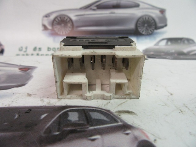 Fiat Ducato bal első ablakemelő kapcsoló talp