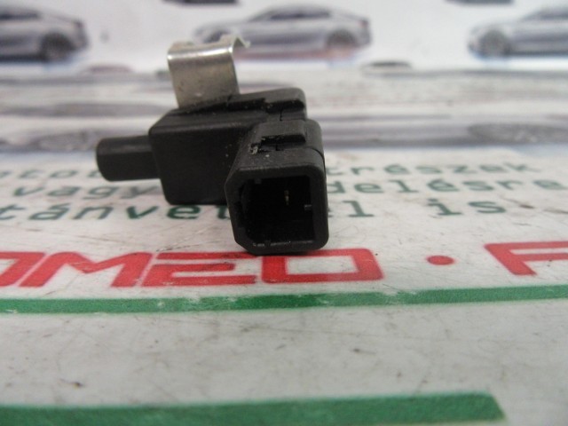 Alfa Romeo Giulietta 46803209 számú kézifék mikrokapcsoló