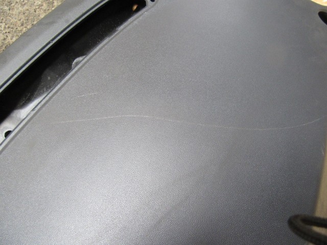 54049 Fiat 500 2015- szürke színű, műszerfal párna a képen látható sérüléssel