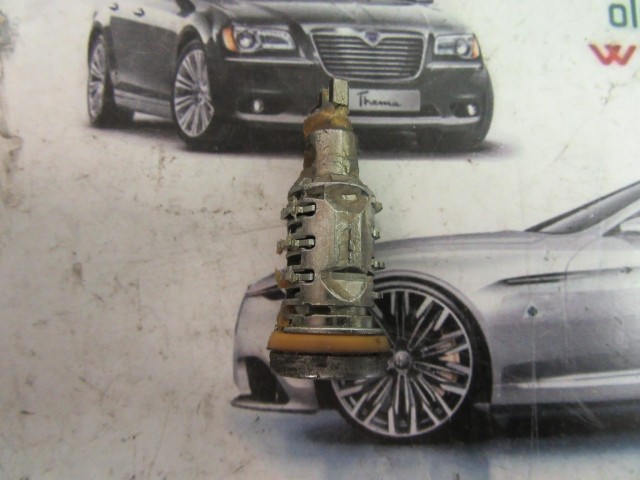 Fiat Doblo III. ketté nyíló csomagtér ajtó zárbetét