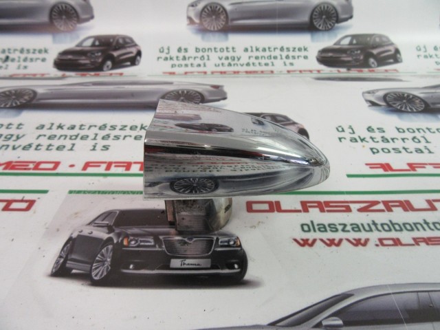 Lancia Ypsilon II. jobb oldali zárbetét kupak