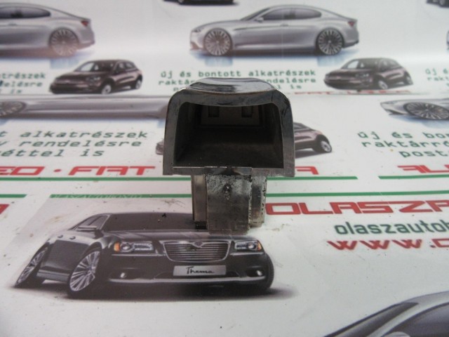 Lancia Ypsilon II. jobb oldali zárbetét kupak