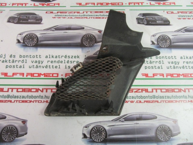 Alfa Romeo 166FL 156045145 számú, jobb első díszrács
