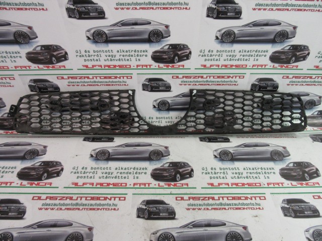 Fiat Doblo III. első díszrács a képen látható sérüléssel