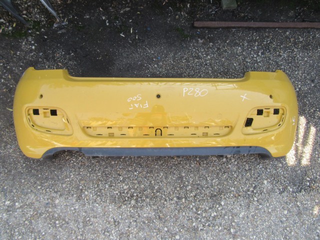 56787 Fiat 500 S  3 parkszenzor helyes hátsó lökhárító, képen látható sérüléssel 