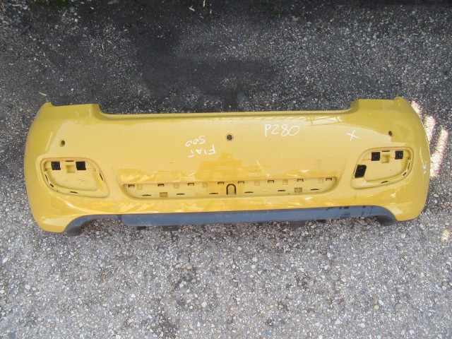 56787 Fiat 500 S  3 parkszenzor helyes hátsó lökhárító, képen látható sérüléssel 