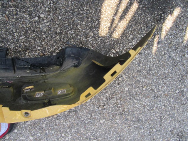 56787 Fiat 500 S  3 parkszenzor helyes hátsó lökhárító, képen látható sérüléssel 