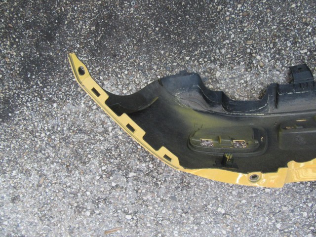 56787 Fiat 500 S  3 parkszenzor helyes hátsó lökhárító, képen látható sérüléssel 