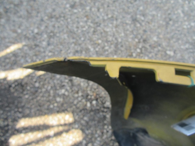 56787 Fiat 500 S  3 parkszenzor helyes hátsó lökhárító, képen látható sérüléssel 