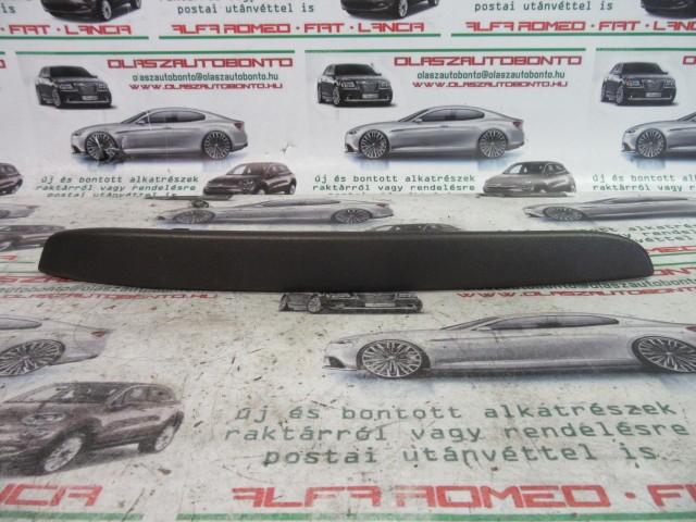 Alfa Romeo Giulietta 156088501 számú, bal hátsó matt fekete kárpit díszcsík
