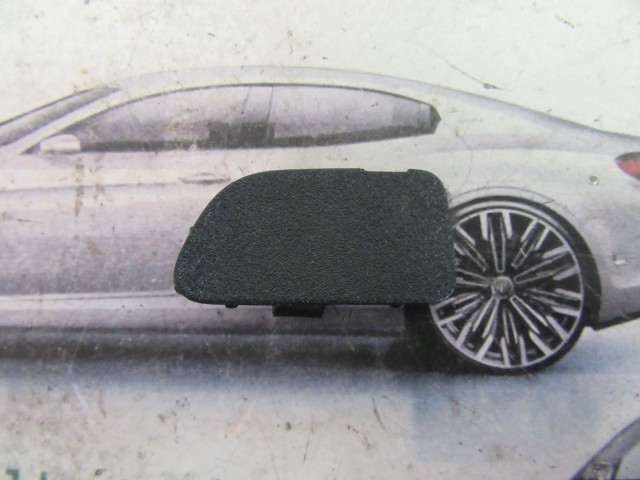 Alfa Romeo Giulietta 156089337 számú ,ajtó kárpit csavar takaró