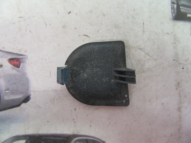 Abarth 500 hátsó vonószem takaró 735465493