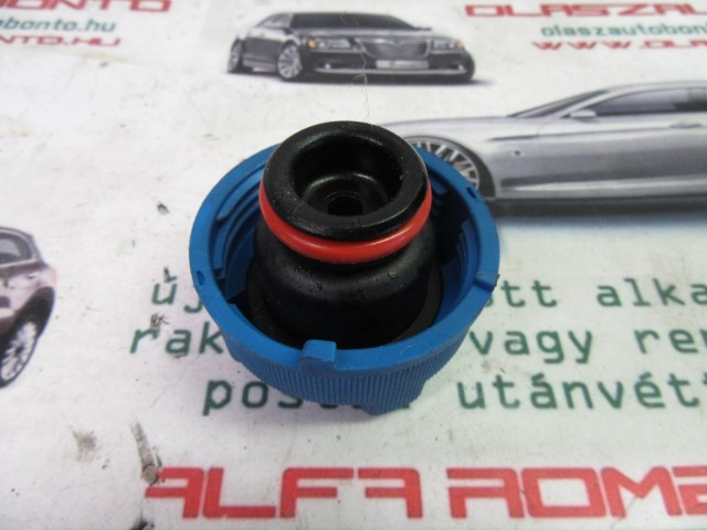 Alfa Romeo Giulietta kiegyenlítő tartály sapka