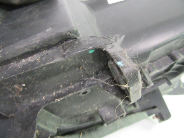 Lancia Ypsilon 2011-  jobb első fényszóró, a képen látható sérüléssel 51850554