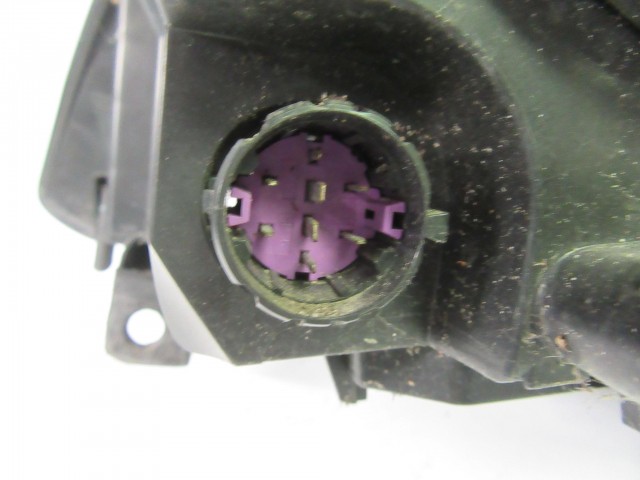 Lancia Ypsilon 2011-  jobb első fényszóró, a képen látható sérüléssel 51850554