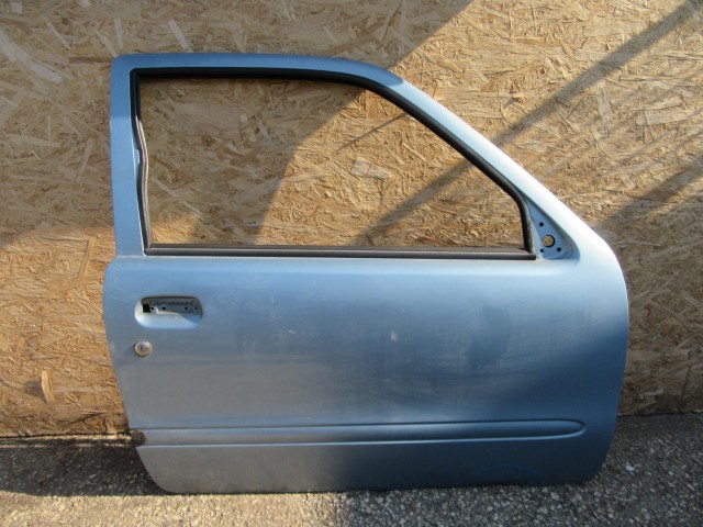 61586 Fiat Seicento jobb ajtó a képen látható sérüléssel 