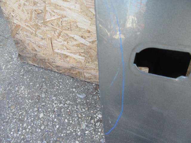 61705 Fiat Stilo 3 ajtós, szürke színű jobb oldali ajtó. a képen látható sérüléssel 