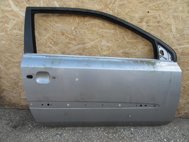 61873 Fiat Stilo 3 ajtós, ezüst színű jobb oldali ajtó