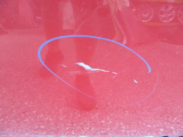 61874 Fiat Stilo 3 ajtós, jobb oldali piros ajtó, a képen látható sérüléssel