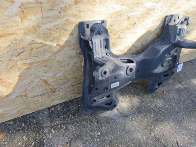 Alfa Romeo Giulietta xenon fényszórós első segédalváz bölcső 50520090