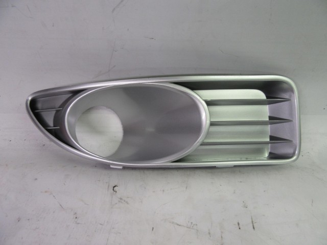 Fiat Linea utángyártott új, jobb oldali ezüst színű ködlámpa keret 735460616