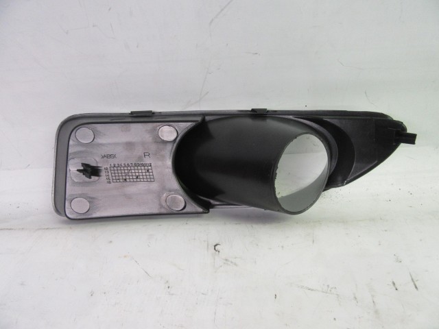 Fiat Linea utángyártott új, jobb oldali ezüst színű ködlámpa keret 735460616