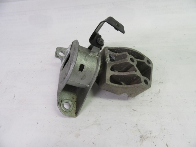 Fiat Linea 1,3 16v Mjet motortartó gumi bak 51827490