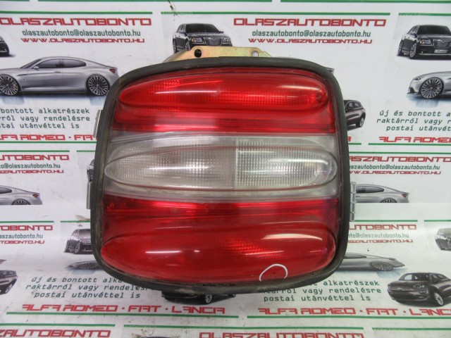 61476 Fiat Brava bal hátsó lámpa, a képen látható sérüléssel 
