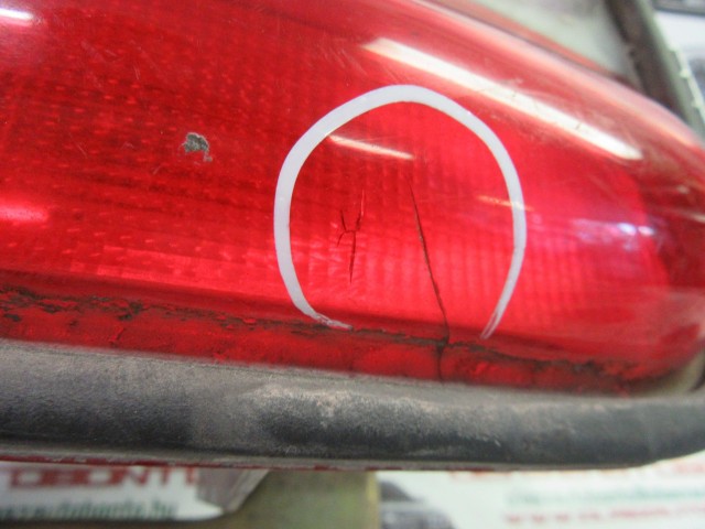 61476 Fiat Brava bal hátsó lámpa, a képen látható sérüléssel 